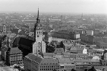 Am Ende des Krieges waren in München viele Kirchen und 90 Prozent der Altstadt durch Luftangriffe zerstört.
