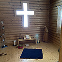 Ein Raum mit Kreuz