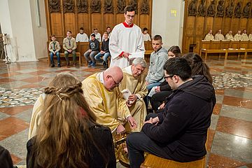 2018 wusch Kardinal Marx an Gründonnerstag Jugendlichen die Füße.