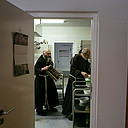 Mönche in der Küche