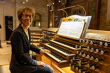 Judith Trifellner-Spalt an der Orgel