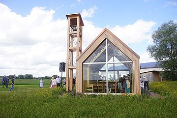 Kapelle aus Holz und Glas