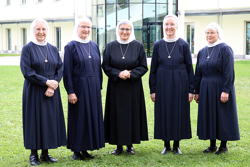Fünf Ordensschwestern