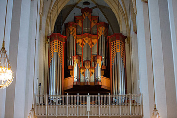 Frontales Bild der Orgel im Liebfrauendom in München