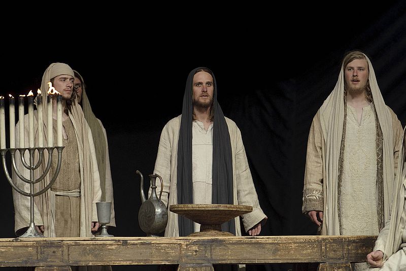 Frederik Mayet (Mitte) ist 2020 zum zweiten Mal einer der beiden Jesus-Darsteller in Oberammergau