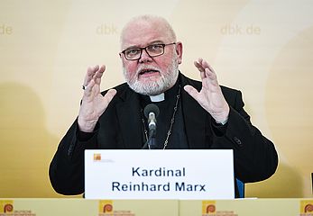Kardinal Reinhard Marx bei der Pressekonferenz zum Abschluss des Bischofstreffens in Lingen