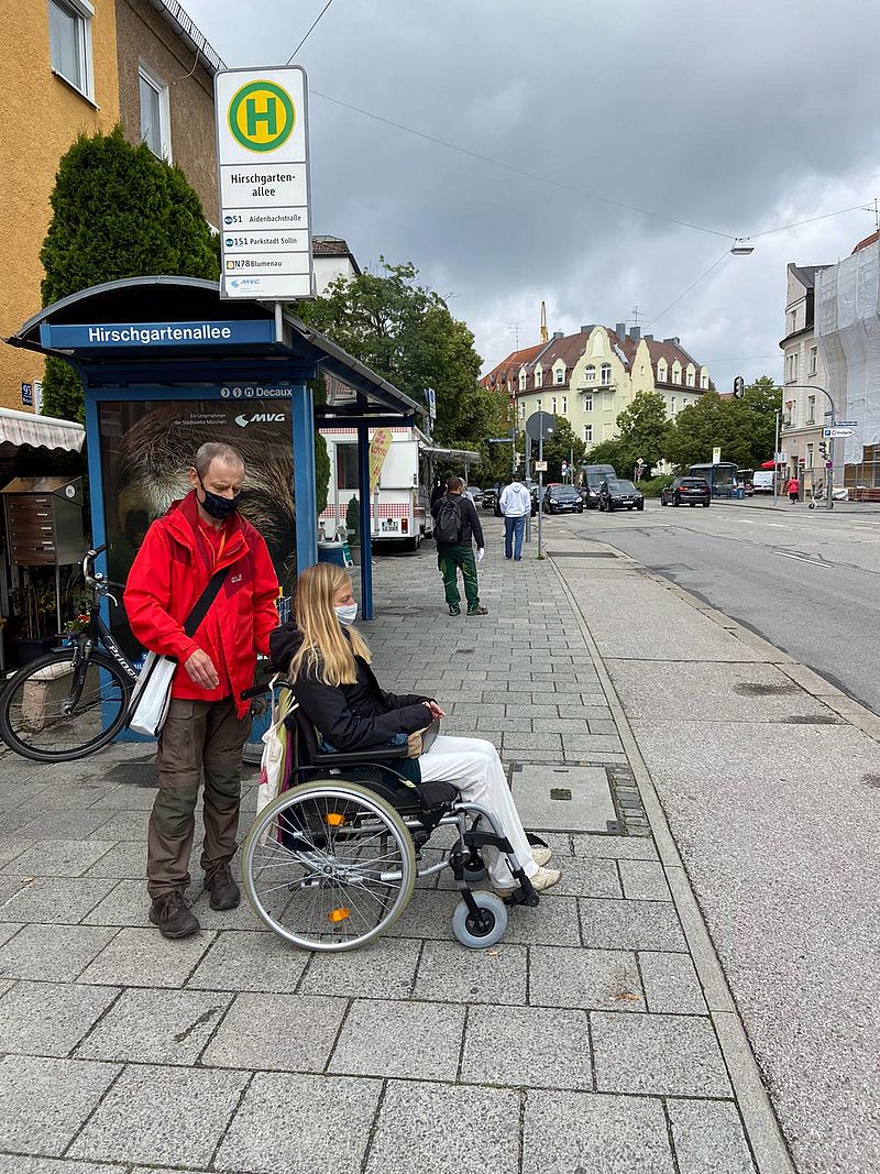 Fast täglich nimmt Lisa Pöhlmann den Bus und Bahnbegleitservice in Anspruch