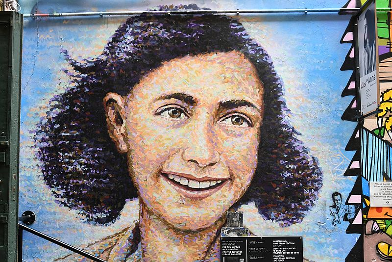 Mural vo Anne Frank beim Anne Frank- Zentrum Berlin.