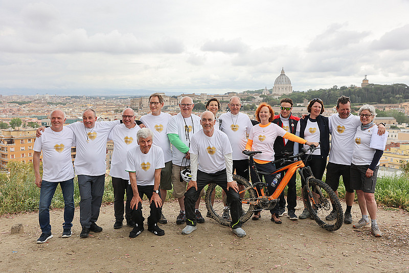 Ankunft der Teilnehmer der Rad-Pilgertour von Missbrauchsbetroffenen mit dem Fahrrad von München nach Rom