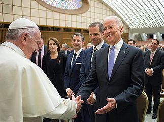 Papst Franziskus und Joe Biden