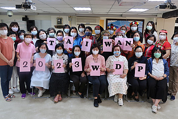 Gruppenfoto von Frauen aus Taiwan, die Maske tragen