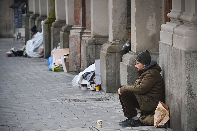 Obdachlose vor der Heilig-Geist-Kirche in München