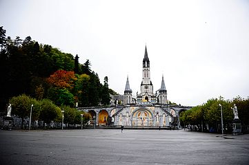 Lourdes, Frankreich - Basilika der Unbefleckten Empfängnis