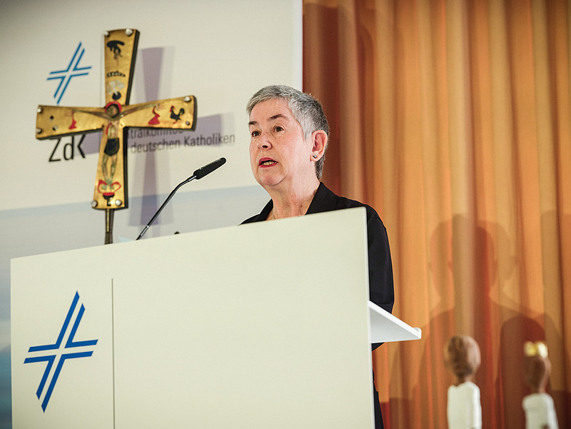 Irme Stetter-Karp, Präsidentin des Zentralkomitees der deutschen Katholiken, spricht während der Vollversammlung in München.