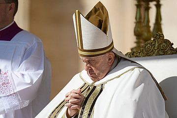 Papst Franziskus während der Ostermesse auf dem Petersplatz im Vatikan.