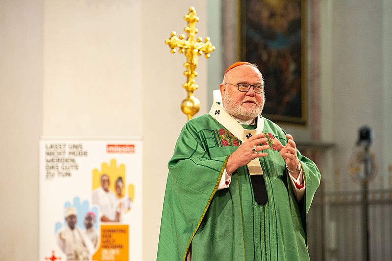 Kardinal Reinhard Marx bei seiner Predigt im Münchner Liebfrauendom am Weltmissionssonntag
