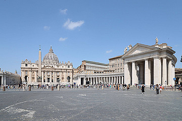 Blick auf den Petersplatz in Rom.