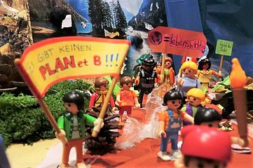 Die Geschichte der Arche Noah mit Playmobil-Figuren dargestellt. 