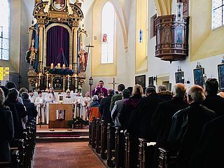 Die Kirche Heilig-Kreuz in Schaftlach war voll besetzt