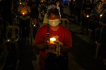 Seit vier Wochen beteiligen sich Menschen auf der ganzen Welt am päpstlichen Gebetsmarathon, wie hier im philippinischen Antipolo.