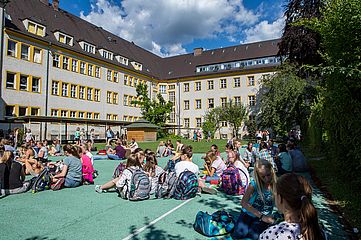 Innenhof der Sankt Irmengard-Schulen in Garmisch-Partenkirchen