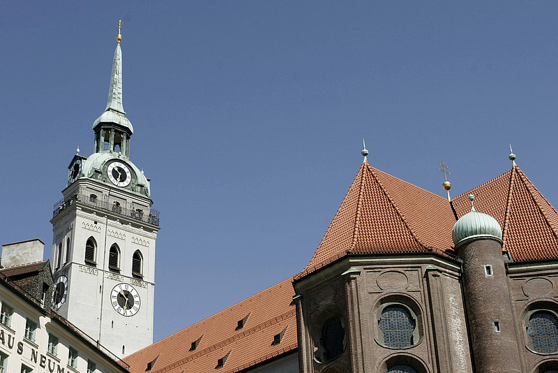 Außenansicht St. Peter in München