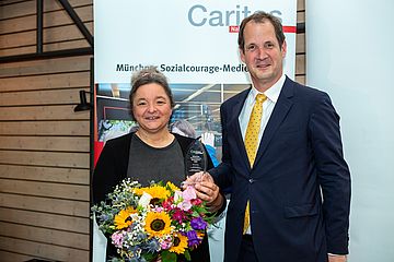 Preisträgerin Susanne Holzapfel und Caritasdirektor Georg Falterbaum.