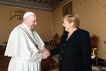 Nach dem Besuch des Kinderschutzzentrums wurde Kanzlerin Merkel von Papst Franziskus empfangen.
