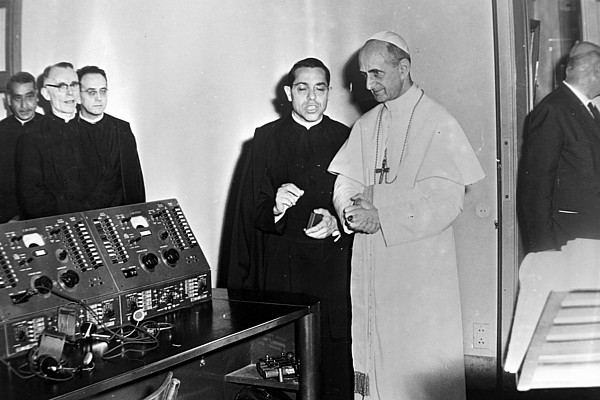 Eine Woche nach seiner Wahl zum Papst im Jahr 1963 besuchte Paul VI. die Redaktion von Radio Vatikan.