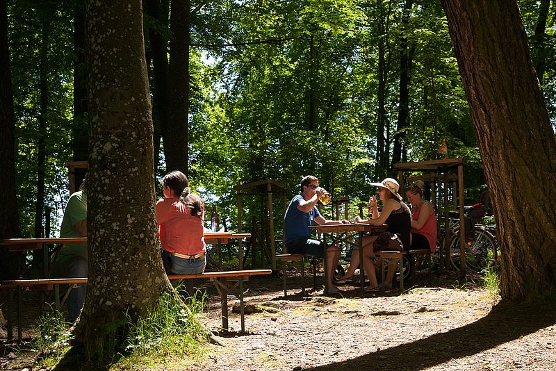 Menschen im Waldbiergarten Mariabrunn