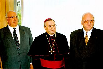 Bischof Lehmann neben Bundeskanzler Helmut Kohl und Bundespräsident Roman Herzog Lehmann beim Sankt Michael-Jahresempfang in Bonn am 9. September 1997