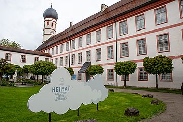 Verschiedene Ausstellungen sind seit 2016 im ehemaligen Kloster Beuerberg zu sehen.