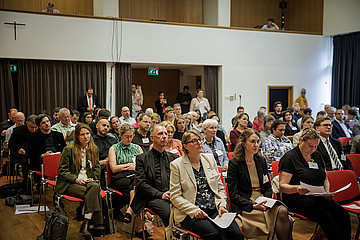 Teilnehmer des 7. Katholischen Flüchtlingsgipfels am 15. Juni 2023 in Berlin