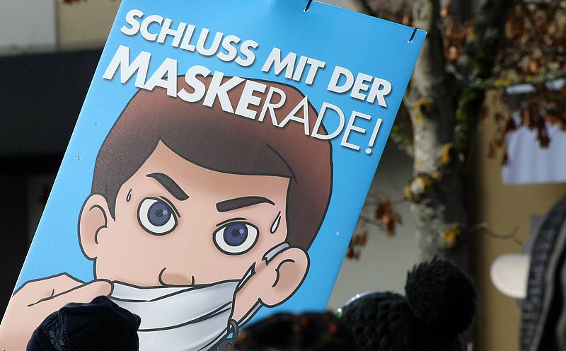 Plakat auf einer "Querdenker"-Demonstration gegen Corona in Lauf an der Pegnitz am 31. Januar 2021.