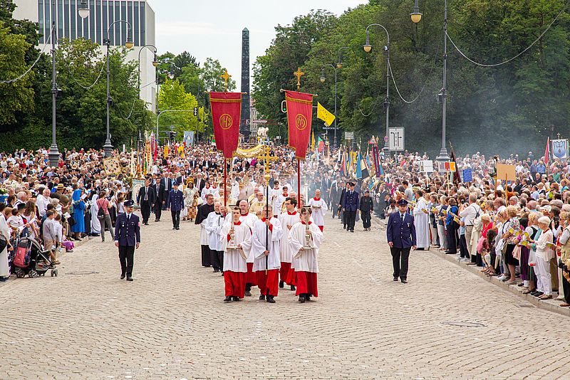 Abschließend führte die Prozession zum Königsplatz.