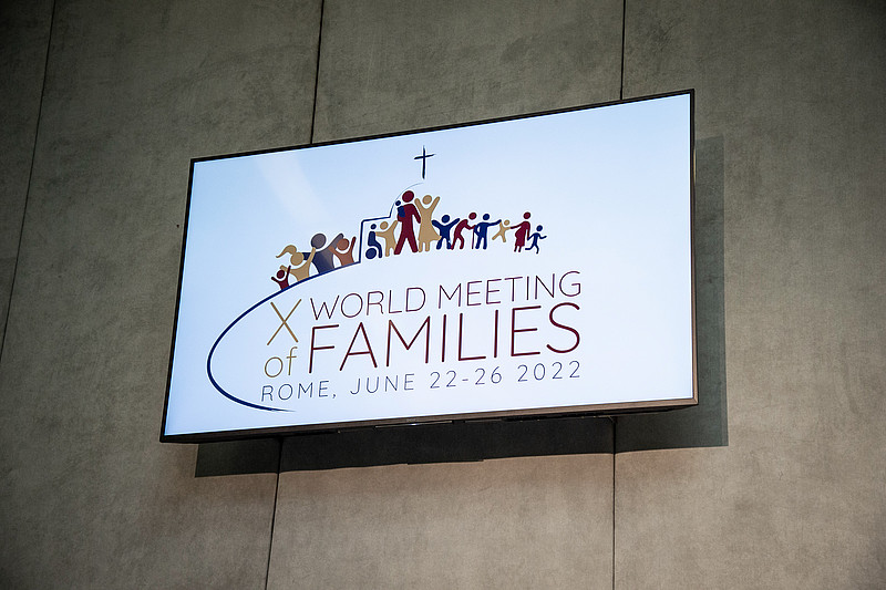 Logo des Weltfamilientreffens mit der Aufschrift: "X World Meeting of Families, Rome June 22" 