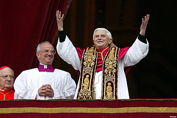 Joseph Ratzinger nachdem er zum Papst gewählt wurde