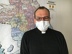 Klinikseelsorger Daniel Lerch mit Mundschutz