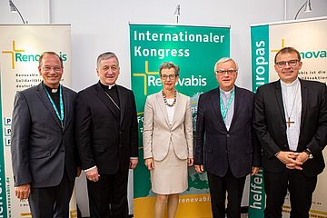 V. l. nach r.: Christian Hartl, Kardinal Blase Cupich, Angelika Poth-Mögele, Erzbischof Heiner Koch und Bischof Thomás Holub.