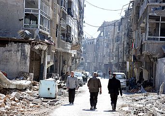 Menschen in einer Straße in Damaskus.