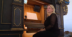 Sonja Kühler an der Orgel