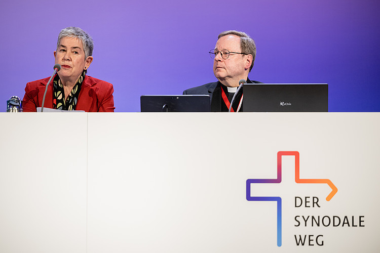 Die Präsidentin des Zentralkomitees der deutschen Katholiken (ZdK), Irme Stetter-Karp, und der Vorsitzende der Deutschen Bischofskonferenz, Bischof Georg Bätzing