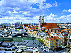 Blick über München mit der Frauenkirche