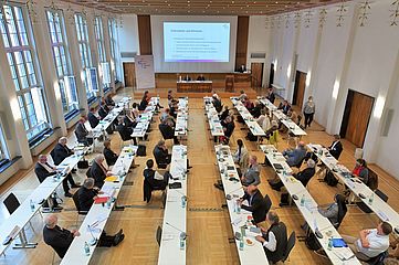 Beispielfoto von der Regionenkonferenz des Synodalen Weges in Frankfurt am Main 2020.